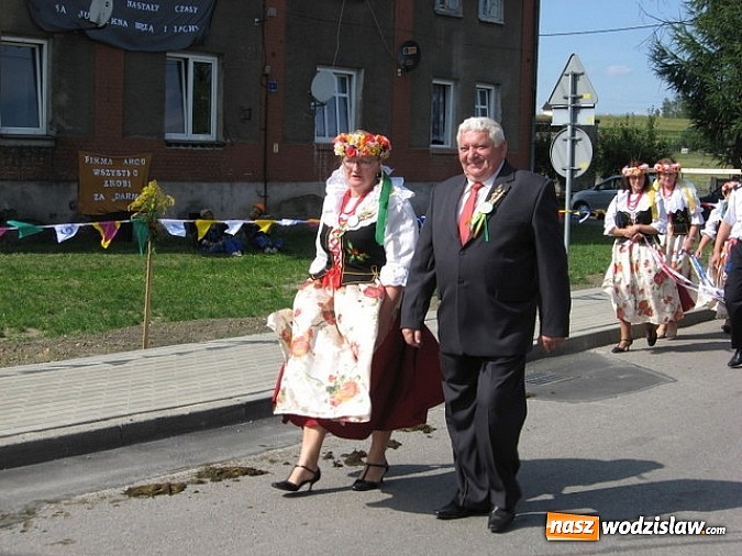 Zdjęcie w galerii na portalu naszwodzislaw.com: Jak maszyny w polu zawiodą, to gospodynie chętnie pomogą! wiadomości z regionu