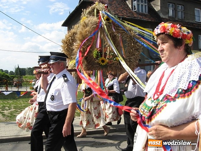 Zdjęcie w galerii na portalu naszwodzislaw.com: Jak maszyny w polu zawiodą, to gospodynie chętnie pomogą! wiadomości z regionu