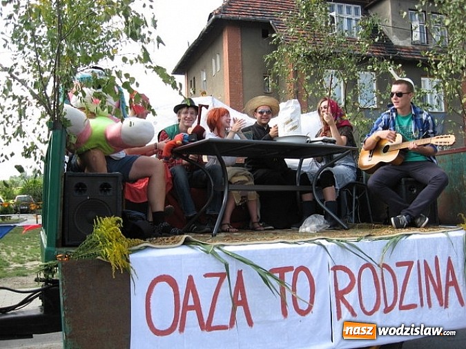 Zdjęcie w galerii na portalu naszwodzislaw.com: Jak maszyny w polu zawiodą, to gospodynie chętnie pomogą! wiadomości z regionu