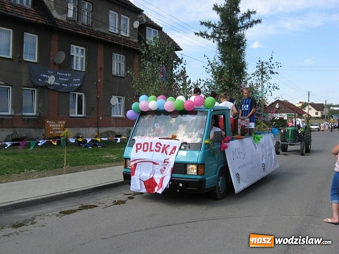 Zdjęcie w galerii na portalu naszwodzislaw.com: Jak maszyny w polu zawiodą, to gospodynie chętnie pomogą! wiadomości z regionu