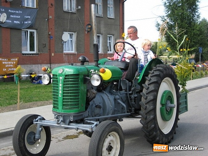 Zdjęcie w galerii na portalu naszwodzislaw.com: Jak maszyny w polu zawiodą, to gospodynie chętnie pomogą! wiadomości z regionu