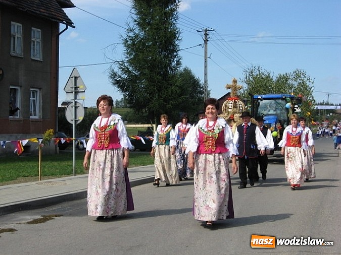 Zdjęcie w galerii na portalu naszwodzislaw.com: Jak maszyny w polu zawiodą, to gospodynie chętnie pomogą! wiadomości z regionu