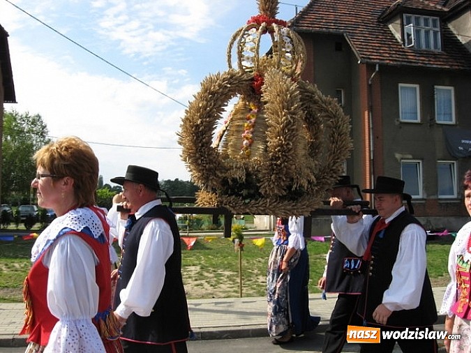 Zdjęcie w galerii na portalu naszwodzislaw.com: Jak maszyny w polu zawiodą, to gospodynie chętnie pomogą! wiadomości z regionu