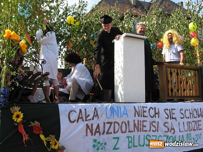 Zdjęcie w galerii na portalu naszwodzislaw.com: Jak maszyny w polu zawiodą, to gospodynie chętnie pomogą! wiadomości z regionu