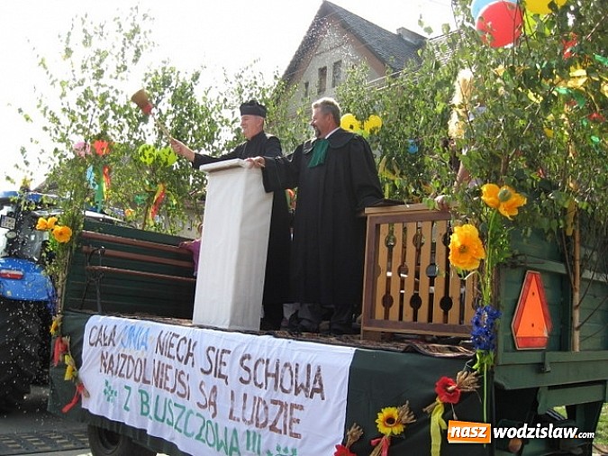 Zdjęcie w galerii na portalu naszwodzislaw.com: Jak maszyny w polu zawiodą, to gospodynie chętnie pomogą! wiadomości z regionu