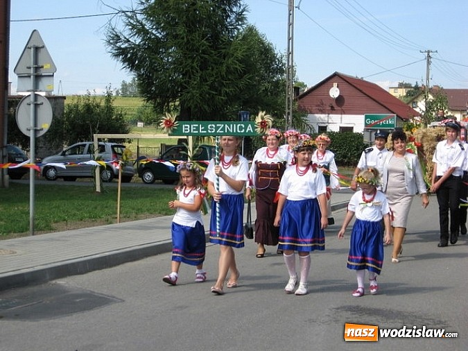 Zdjęcie w galerii na portalu naszwodzislaw.com: Jak maszyny w polu zawiodą, to gospodynie chętnie pomogą! wiadomości z regionu