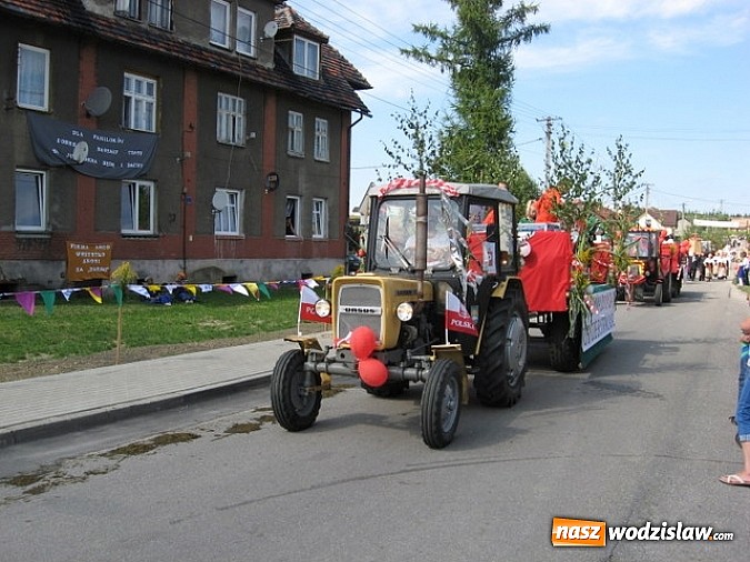 Zdjęcie w galerii na portalu naszwodzislaw.com: Jak maszyny w polu zawiodą, to gospodynie chętnie pomogą! wiadomości z regionu