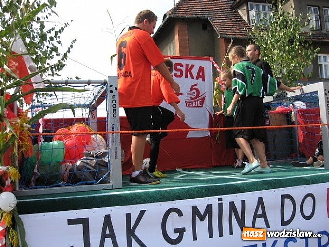 Zdjęcie w galerii na portalu naszwodzislaw.com: Jak maszyny w polu zawiodą, to gospodynie chętnie pomogą! wiadomości z regionu