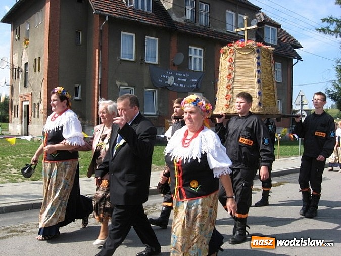 Zdjęcie w galerii na portalu naszwodzislaw.com: Jak maszyny w polu zawiodą, to gospodynie chętnie pomogą! wiadomości z regionu