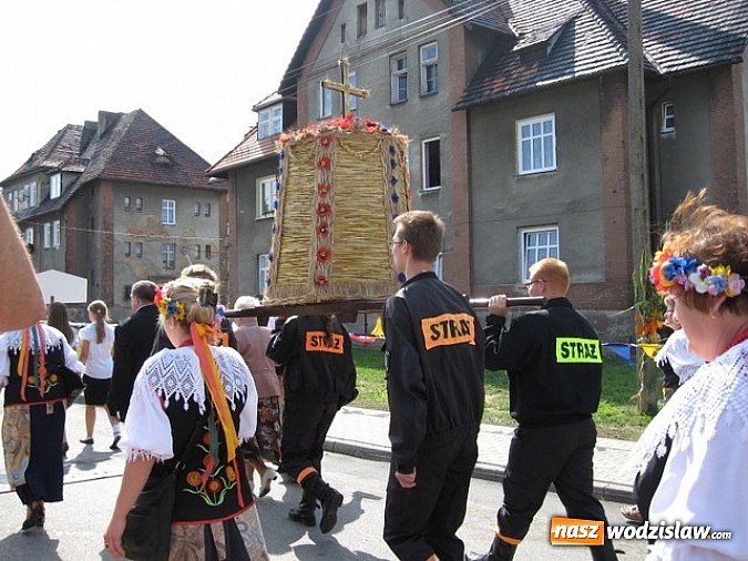 Zdjęcie w galerii na portalu naszwodzislaw.com: Jak maszyny w polu zawiodą, to gospodynie chętnie pomogą! wiadomości z regionu