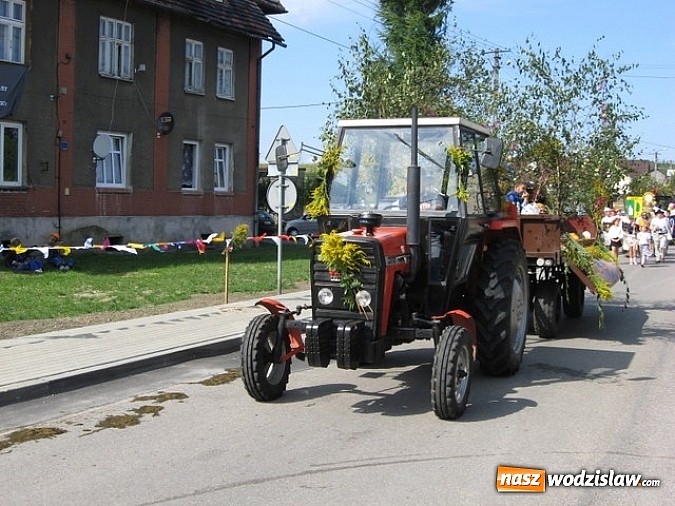 Zdjęcie w galerii na portalu naszwodzislaw.com: Jak maszyny w polu zawiodą, to gospodynie chętnie pomogą! wiadomości z regionu