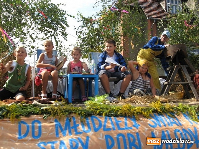 Zdjęcie w galerii na portalu naszwodzislaw.com: Jak maszyny w polu zawiodą, to gospodynie chętnie pomogą! wiadomości z regionu