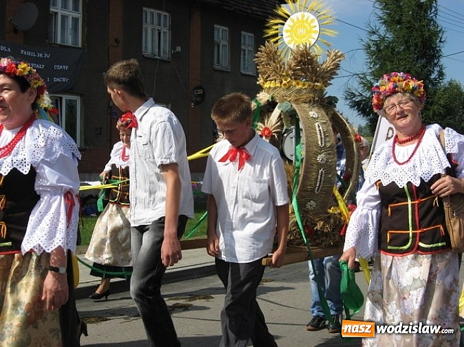 Zdjęcie w galerii na portalu naszwodzislaw.com: Jak maszyny w polu zawiodą, to gospodynie chętnie pomogą! wiadomości z regionu