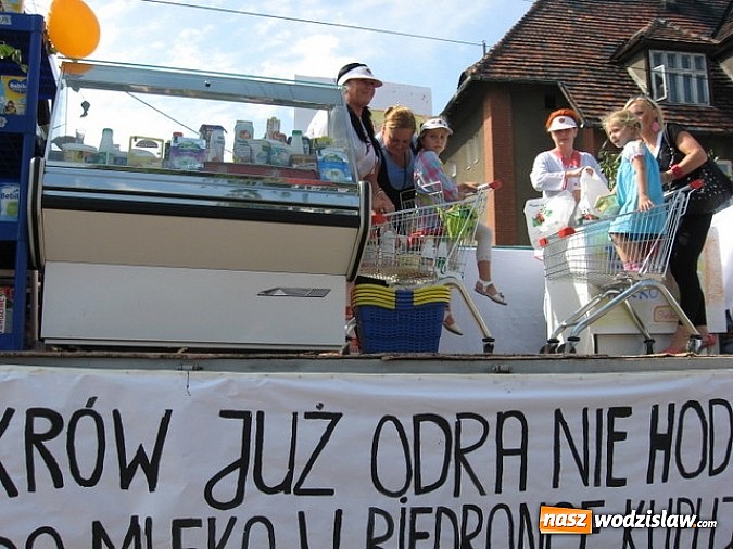 Zdjęcie w galerii na portalu naszwodzislaw.com: Jak maszyny w polu zawiodą, to gospodynie chętnie pomogą! wiadomości z regionu