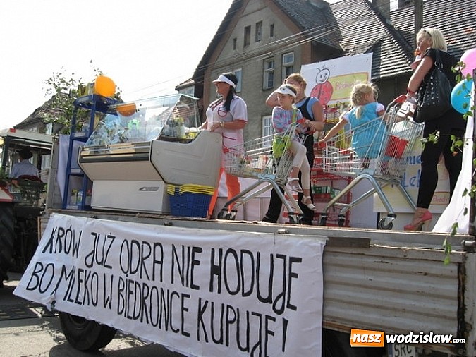 Zdjęcie w galerii na portalu naszwodzislaw.com: Jak maszyny w polu zawiodą, to gospodynie chętnie pomogą! wiadomości z regionu