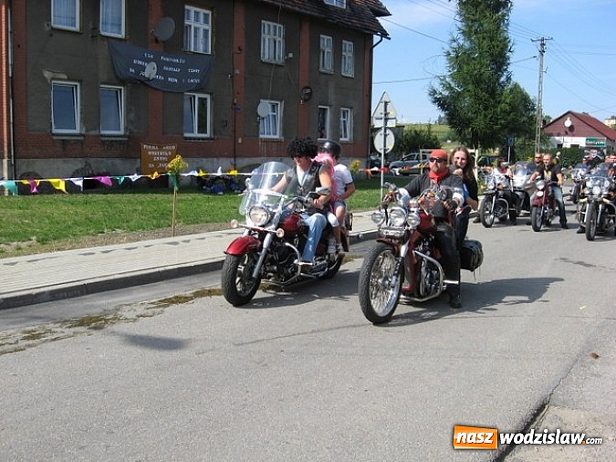 Zdjęcie w galerii na portalu naszwodzislaw.com: Jak maszyny w polu zawiodą, to gospodynie chętnie pomogą! wiadomości z regionu