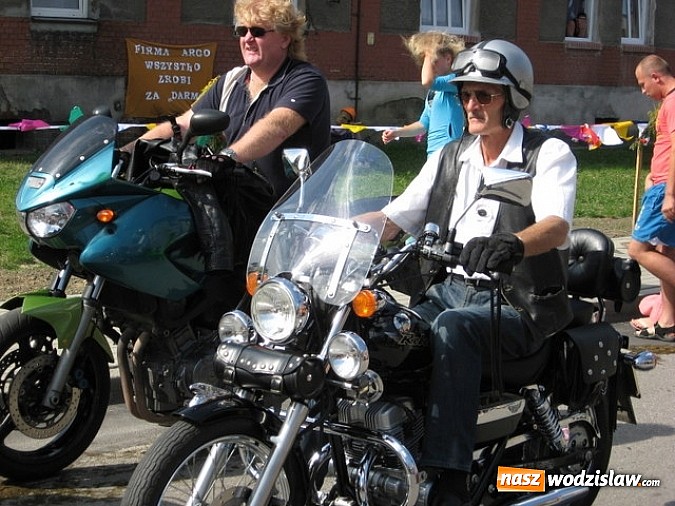 Zdjęcie w galerii na portalu naszwodzislaw.com: Jak maszyny w polu zawiodą, to gospodynie chętnie pomogą! wiadomości z regionu