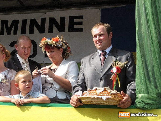 Zdjęcie w galerii na portalu naszwodzislaw.com: Jak maszyny w polu zawiodą, to gospodynie chętnie pomogą! wiadomości z regionu