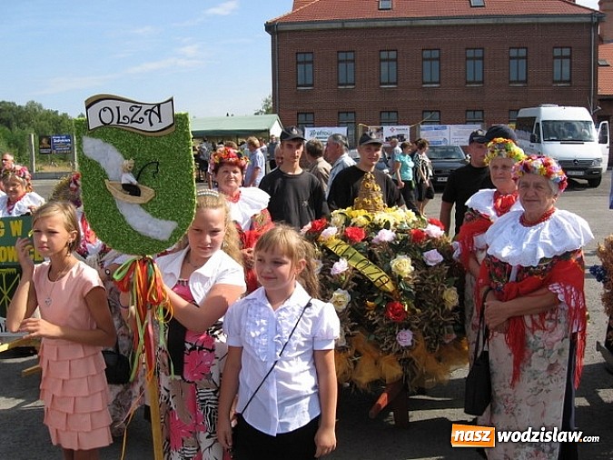 Zdjęcie w galerii na portalu naszwodzislaw.com: Jak maszyny w polu zawiodą, to gospodynie chętnie pomogą! wiadomości z regionu