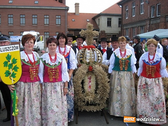 Zdjęcie w galerii na portalu naszwodzislaw.com: Jak maszyny w polu zawiodą, to gospodynie chętnie pomogą! wiadomości z regionu