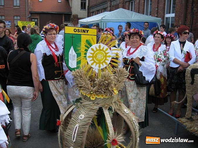 Zdjęcie w galerii na portalu naszwodzislaw.com: Jak maszyny w polu zawiodą, to gospodynie chętnie pomogą! wiadomości z regionu