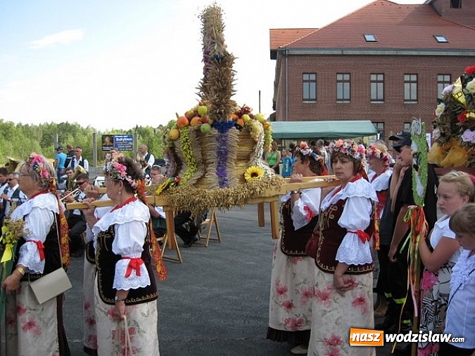 Zdjęcie w galerii na portalu naszwodzislaw.com: Jak maszyny w polu zawiodą, to gospodynie chętnie pomogą! wiadomości z regionu