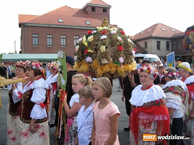 Zdjęcie w galerii na portalu naszwodzislaw.com: Jak maszyny w polu zawiodą, to gospodynie chętnie pomogą! wiadomości z regionu