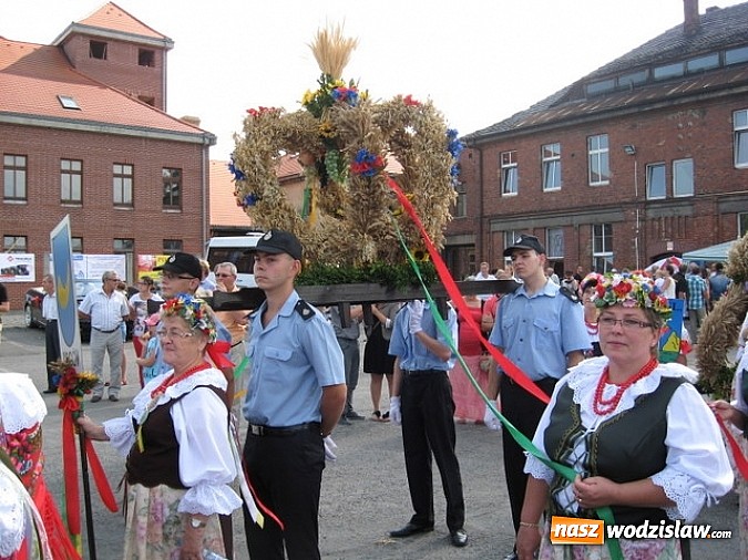 Zdjęcie w galerii na portalu naszwodzislaw.com: Jak maszyny w polu zawiodą, to gospodynie chętnie pomogą! wiadomości z regionu