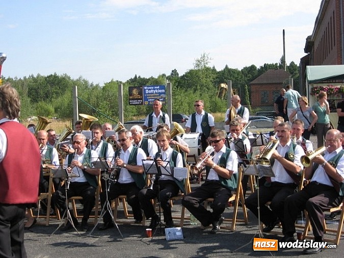 Zdjęcie w galerii na portalu naszwodzislaw.com: Jak maszyny w polu zawiodą, to gospodynie chętnie pomogą! wiadomości z regionu