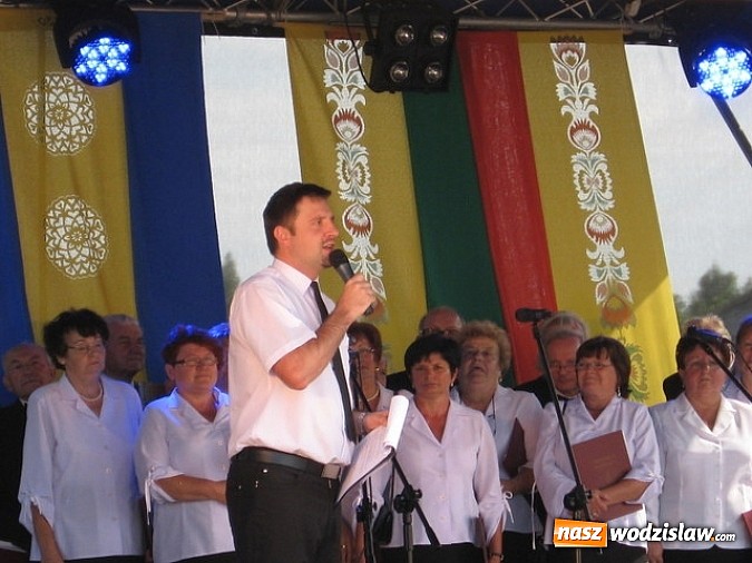 Zdjęcie w galerii na portalu naszwodzislaw.com: Jak maszyny w polu zawiodą, to gospodynie chętnie pomogą! wiadomości z regionu