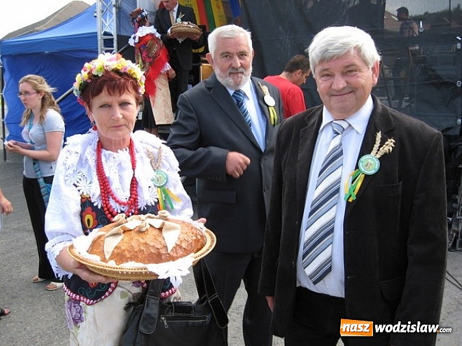 Zdjęcie w galerii na portalu naszwodzislaw.com: Jak maszyny w polu zawiodą, to gospodynie chętnie pomogą! wiadomości z regionu