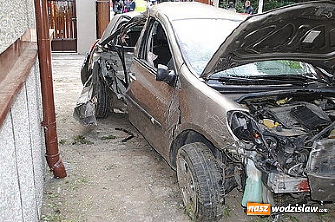 Zdjęcie w galerii na portalu naszwodzislaw.com: Wypadek w Gorzycach. Pasażer renault nie żyje wiadomości z regionu