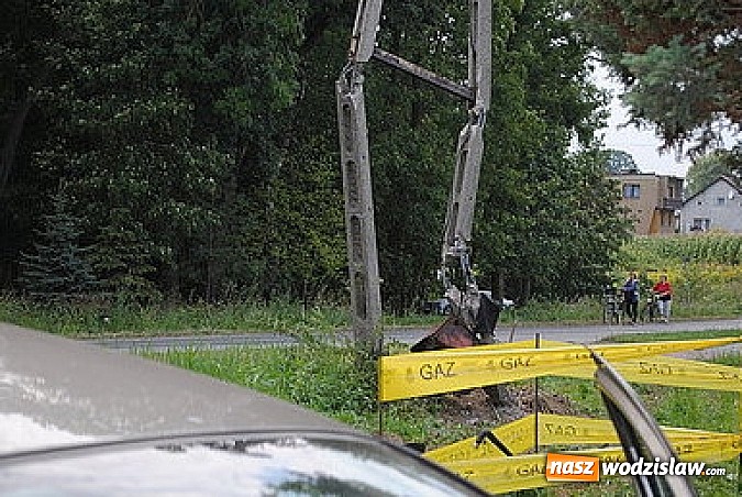 Zdjęcie w galerii na portalu naszwodzislaw.com: Wypadek w Gorzycach. Pasażer renault nie żyje wiadomości z regionu