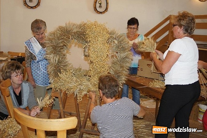 Zdjęcie w galerii na portalu naszwodzislaw.com: Przygotowania do dożynek idą pełną parą wiadomości z regionu