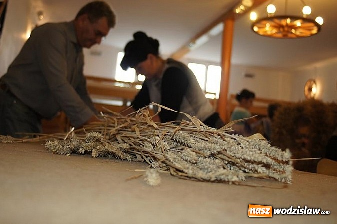 Zdjęcie w galerii na portalu naszwodzislaw.com: Przygotowania do dożynek idą pełną parą wiadomości z regionu