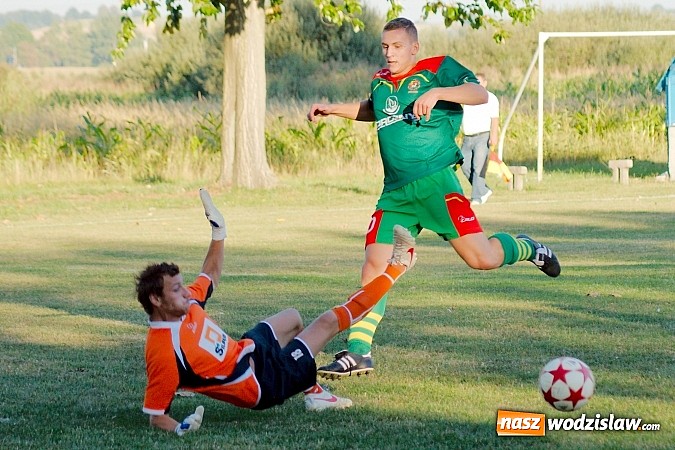 Zdjęcie w galerii na portalu naszwodzislaw.com: Nerwowo w Nieboczowach. Gospodarze górą nad Wojnowicami wiadomości z regionu