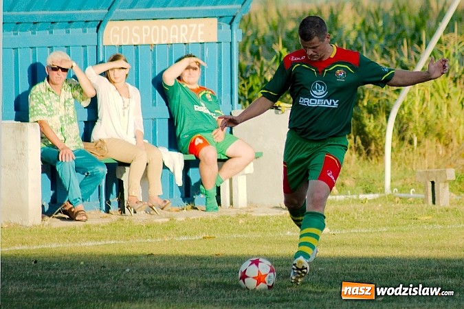 Zdjęcie w galerii na portalu naszwodzislaw.com: Nerwowo w Nieboczowach. Gospodarze górą nad Wojnowicami wiadomości z regionu