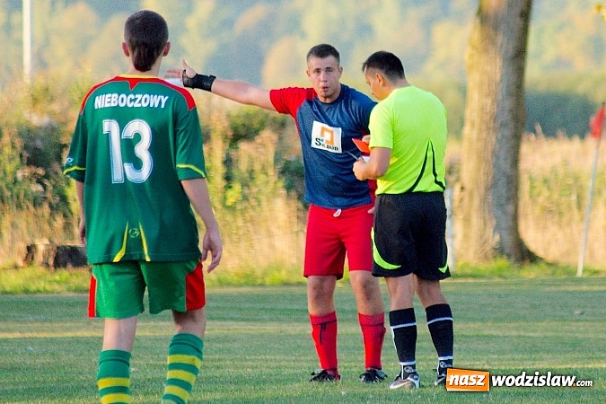 Zdjęcie w galerii na portalu naszwodzislaw.com: Nerwowo w Nieboczowach. Gospodarze górą nad Wojnowicami wiadomości z regionu