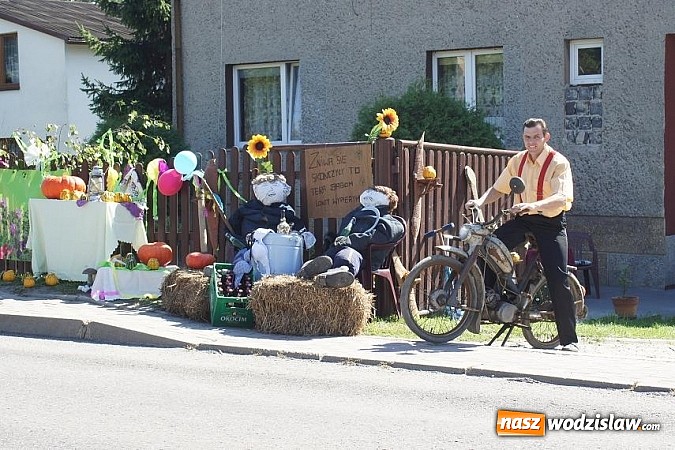 Zdjęcie w galerii na portalu naszwodzislaw.com: Doda i Teresa Werner przyciągnęły tłumy wiadomości z regionu