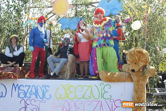 Zdjęcie w galerii na portalu naszwodzislaw.com: Doda i Teresa Werner przyciągnęły tłumy wiadomości z regionu