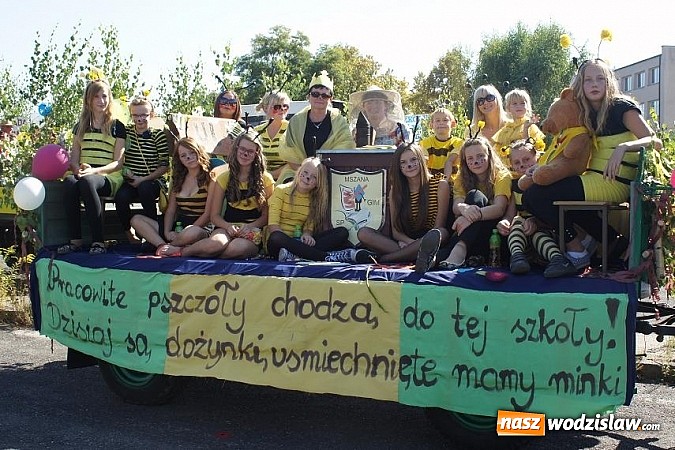 Zdjęcie w galerii na portalu naszwodzislaw.com: Doda i Teresa Werner przyciągnęły tłumy wiadomości z regionu