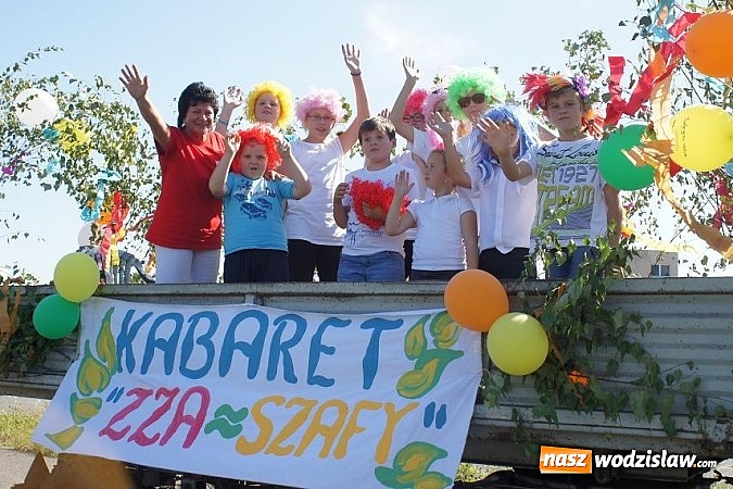 Zdjęcie w galerii na portalu naszwodzislaw.com: Doda i Teresa Werner przyciągnęły tłumy wiadomości z regionu