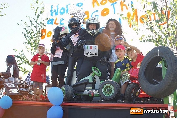 Zdjęcie w galerii na portalu naszwodzislaw.com: Doda i Teresa Werner przyciągnęły tłumy wiadomości z regionu