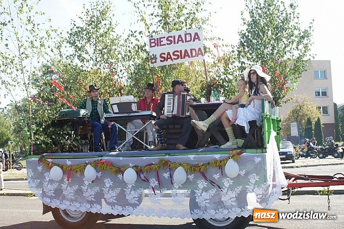 Zdjęcie w galerii na portalu naszwodzislaw.com: Doda i Teresa Werner przyciągnęły tłumy wiadomości z regionu