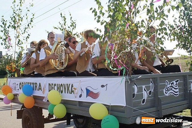 Zdjęcie w galerii na portalu naszwodzislaw.com: Doda i Teresa Werner przyciągnęły tłumy wiadomości z regionu