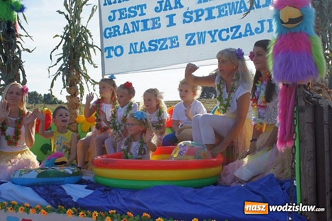 Zdjęcie w galerii na portalu naszwodzislaw.com: Doda i Teresa Werner przyciągnęły tłumy wiadomości z regionu