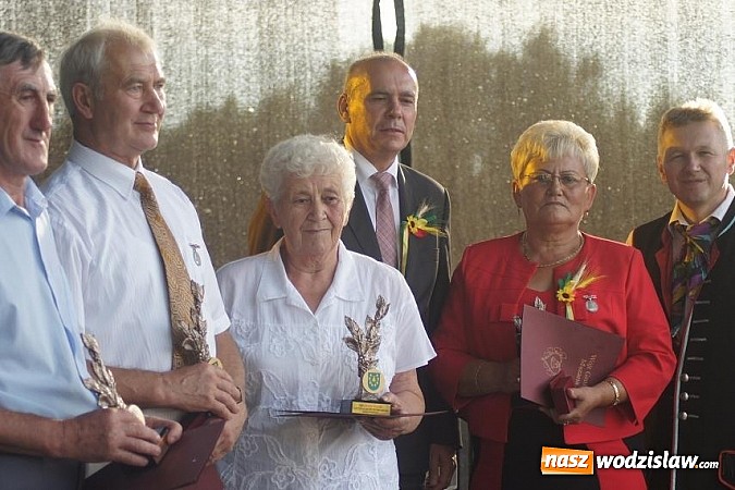 Zdjęcie w galerii na portalu naszwodzislaw.com: Doda i Teresa Werner przyciągnęły tłumy wiadomości z regionu