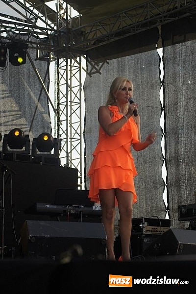 Zdjęcie w galerii na portalu naszwodzislaw.com: Doda i Teresa Werner przyciągnęły tłumy wiadomości z regionu