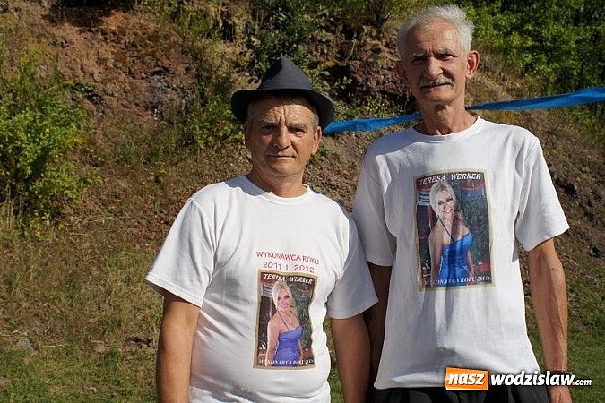Zdjęcie w galerii na portalu naszwodzislaw.com: Doda i Teresa Werner przyciągnęły tłumy wiadomości z regionu