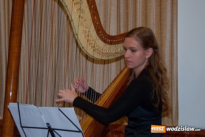 Zdjęcie w galerii na portalu naszwodzislaw.com: Stypendia dla najlepszych uczniów i słuchaczy wiadomości z regionu